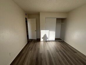 1134 E Ave Q in Palmdale, CA - Building Photo - Building Photo