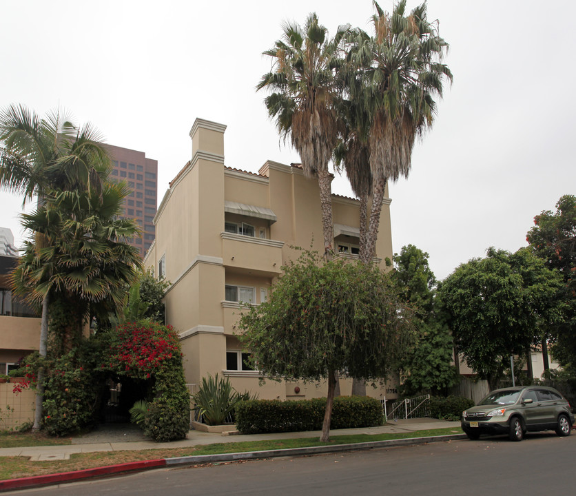 11756 Kiowa Ave in Los Angeles, CA - Foto de edificio