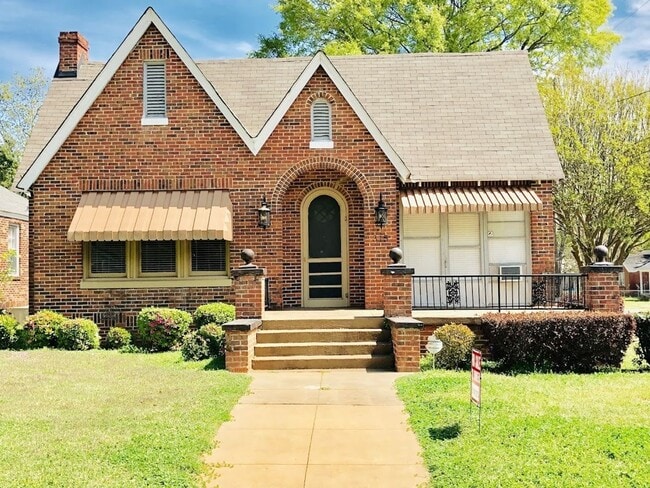 property at 315 S Panama St