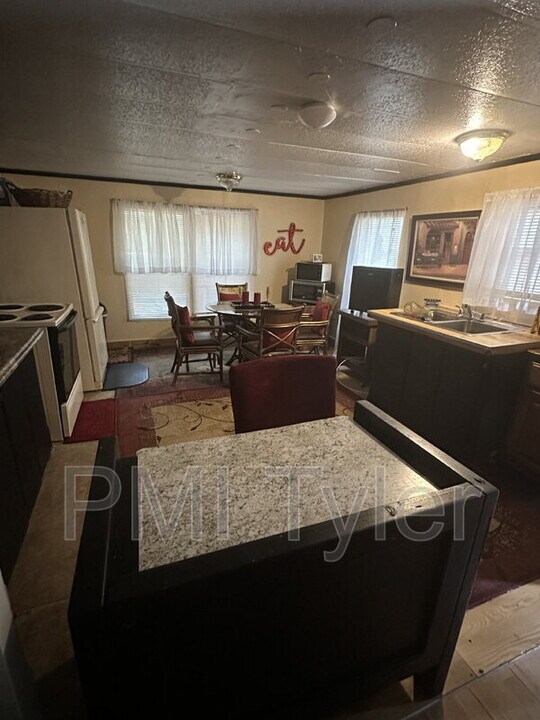 117 Little Acorn Cove in Holly Lake Ranch, TX - Building Photo