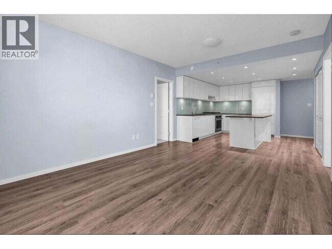 6638 Dunblane Ave in Burnaby, BC - Building Photo - Building Photo