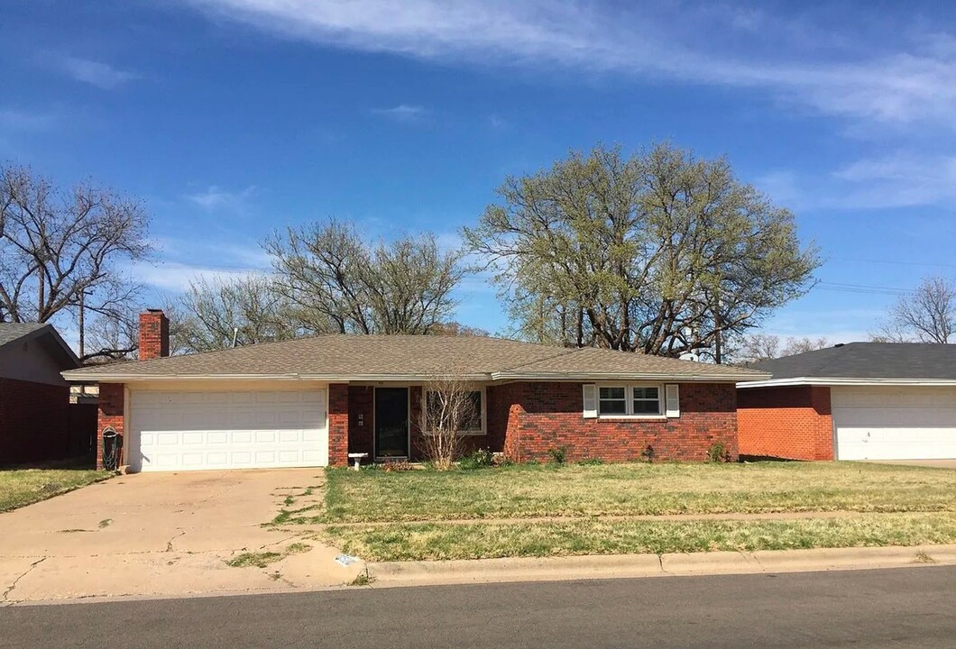 5210 7th St in Lubbock, TX - Building Photo