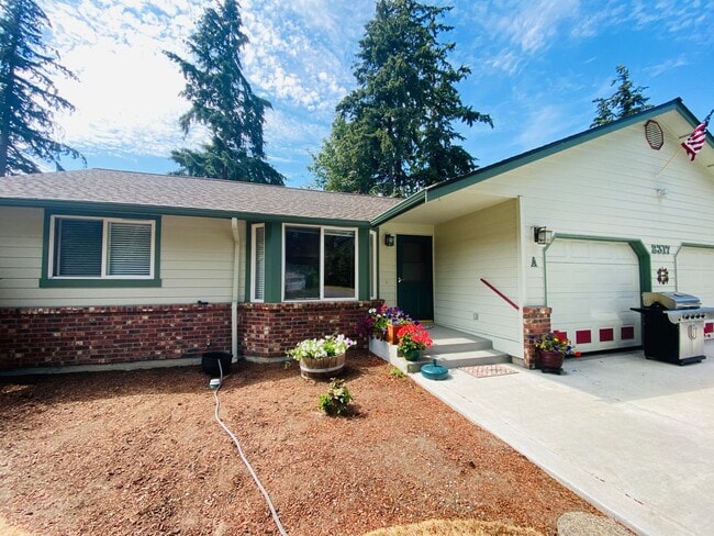 2317-2311 Club Ct in Mount Vernon, WA - Building Photo - Building Photo
