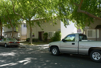 618-634 Buckeye St in Redwood City, CA - Building Photo - Building Photo