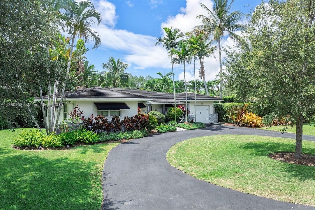 700 Vilabella Ave in Coral Gables, FL - Building Photo