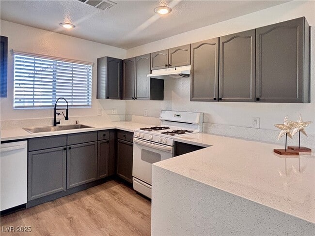 400 Amber Pine St in Las Vegas, NV - Foto de edificio - Building Photo