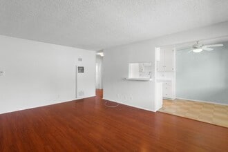 1822 Corinth Avenue, in Los Angeles, CA - Foto de edificio - Interior Photo
