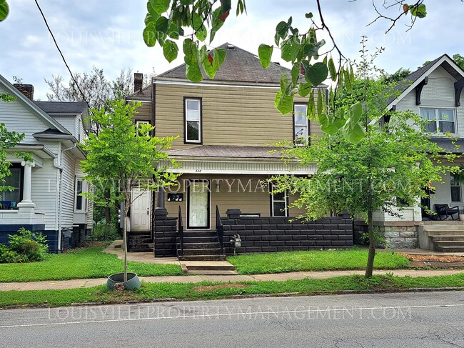 property at 628 E Oak St