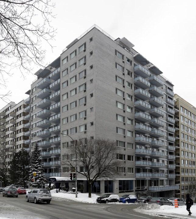 Châteauneuf in Montréal, QC - Building Photo