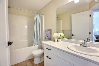 Henley Heights in Edmonton, AB - Building Photo - Building Photo