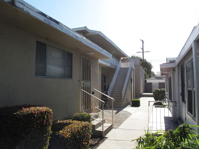 11002 Crenshaw Blvd in Inglewood, CA - Building Photo - Building Photo