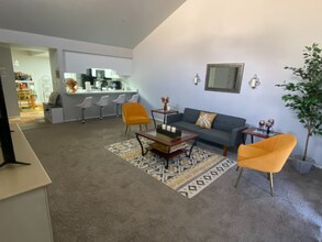 9047 E Winchcomb Dr in Scottsdale, AZ - Building Photo - Building Photo