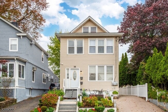 16 Willet St in Bloomfield, NJ - Building Photo - Building Photo