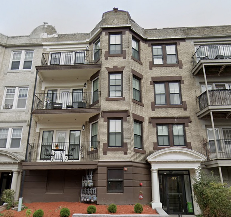 47 Englewood Ave, Unit 1 in Boston, MA - Foto de edificio