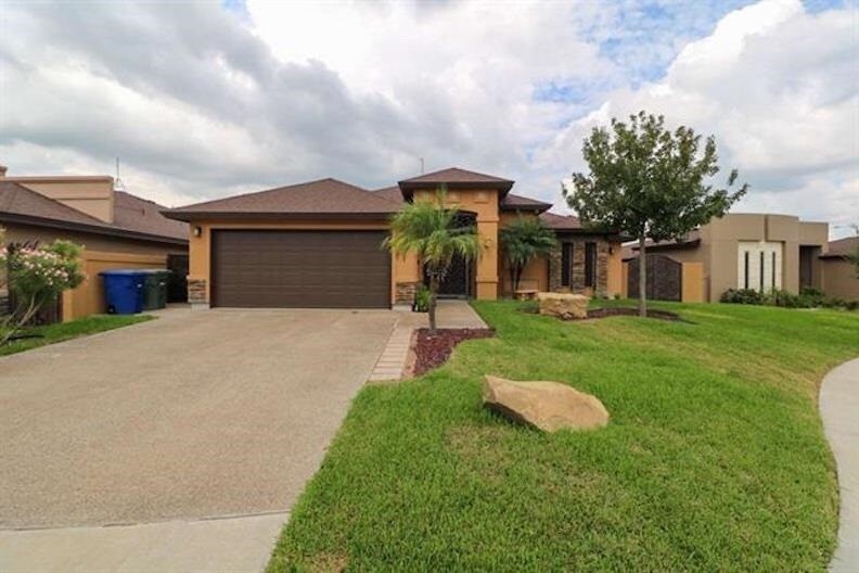 420 Sabal Loop in Laredo, TX - Building Photo
