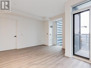 8 Interchange Wy in Vaughan, ON - Building Photo - Building Photo