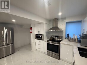 19 Pheasant Dr in Richmond Hill, ON - Building Photo - Building Photo