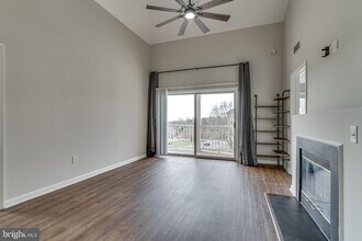 1067 Gardenview Loop in Woodbridge, VA - Building Photo - Building Photo