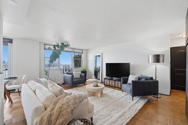 6040 JFK Blvd E in West New York, NJ - Building Photo - Building Photo