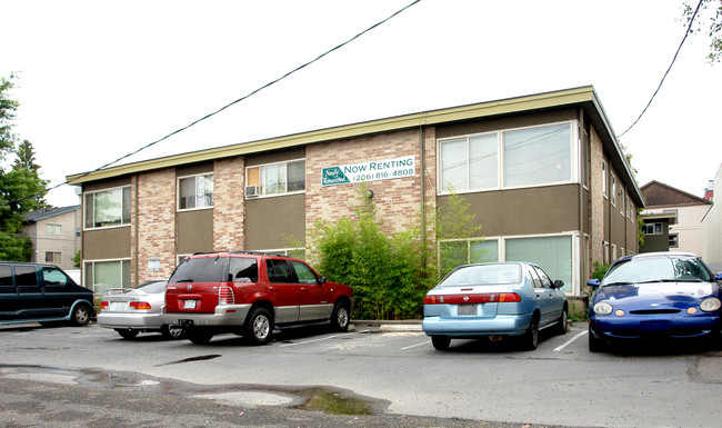 Parkwood Apartments in Seattle, WA - Building Photo - Building Photo