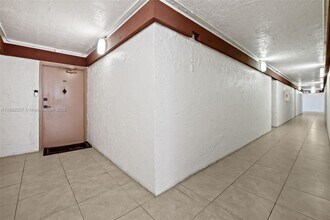 10500 SW 108th Ave in Miami, FL - Building Photo - Building Photo