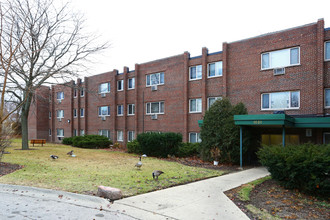 Niles Terrace Apartments in Waukegan, IL - Building Photo - Building Photo