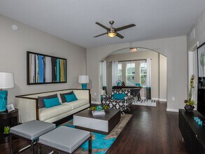 Epic at Gateway in Pinellas Park, FL - Foto de edificio - Building Photo