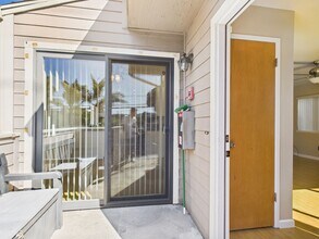 355 Casa Verde Way in Monterey, CA - Building Photo - Building Photo