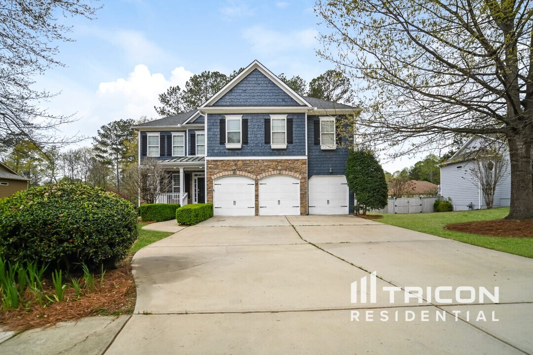 60 Mulberry Dr in Senoia, GA - Building Photo
