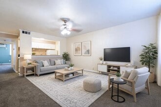 Heather House in Louisville, KY - Foto de edificio - Building Photo