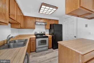 6903 Sandra Marie Cir in Alexandria, VA - Building Photo - Building Photo