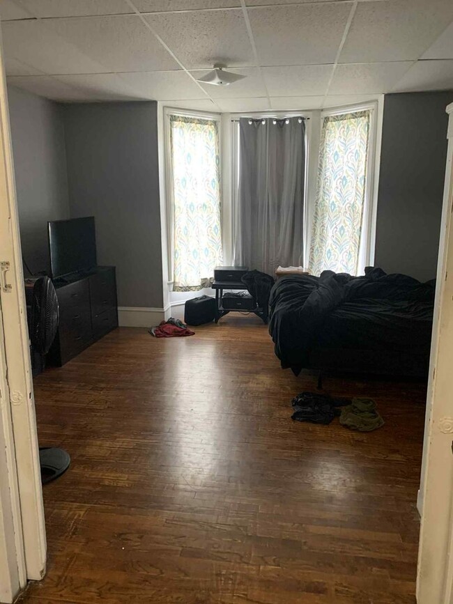 property at 122 S 4th St