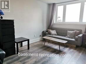 62 Sunnypoint Crescent in Toronto, ON - Building Photo - Building Photo