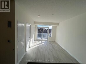 3270 Sheppard Ave E in Toronto, ON - Building Photo - Building Photo