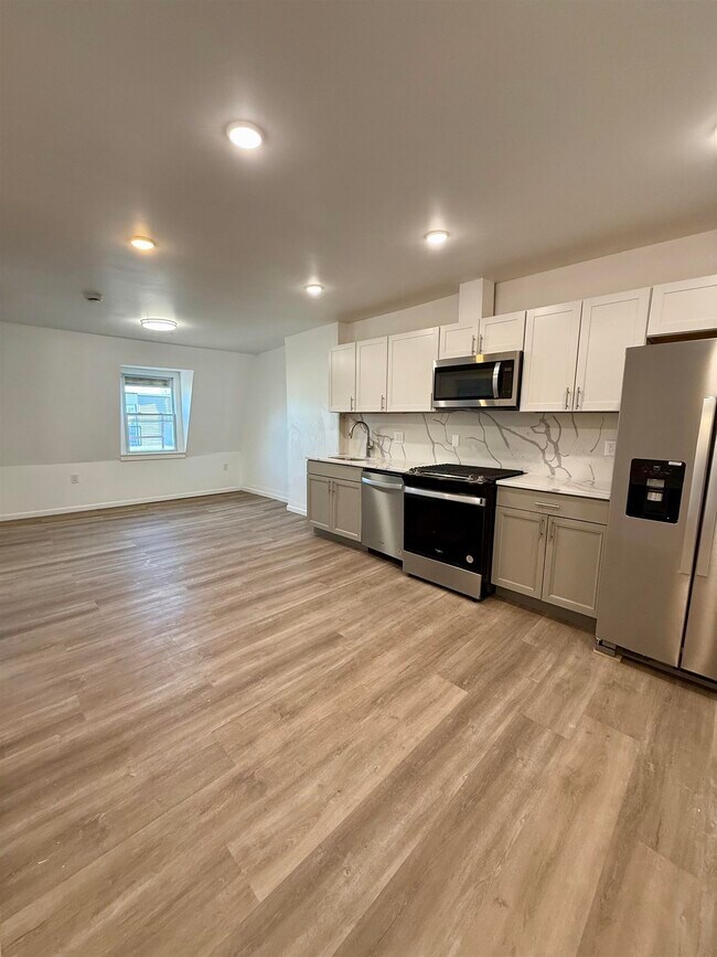 82 Madison Ave-Unit -3 in Jersey City, NJ - Building Photo - Building Photo