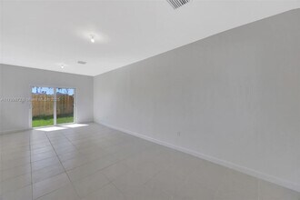 2412 SE 29th St in Homestead, FL - Building Photo - Building Photo