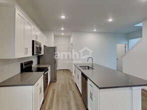 350 N Addison Way in Aurora, CO - Building Photo - Building Photo