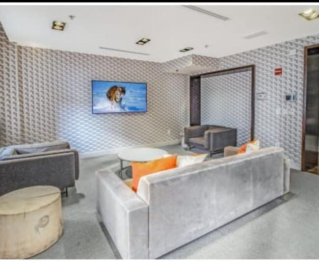 98 Christopher Columbus Dr in Jersey City, NJ - Building Photo - Building Photo