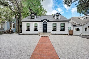 1111 W 22 1/2 St in Austin, TX - Building Photo
