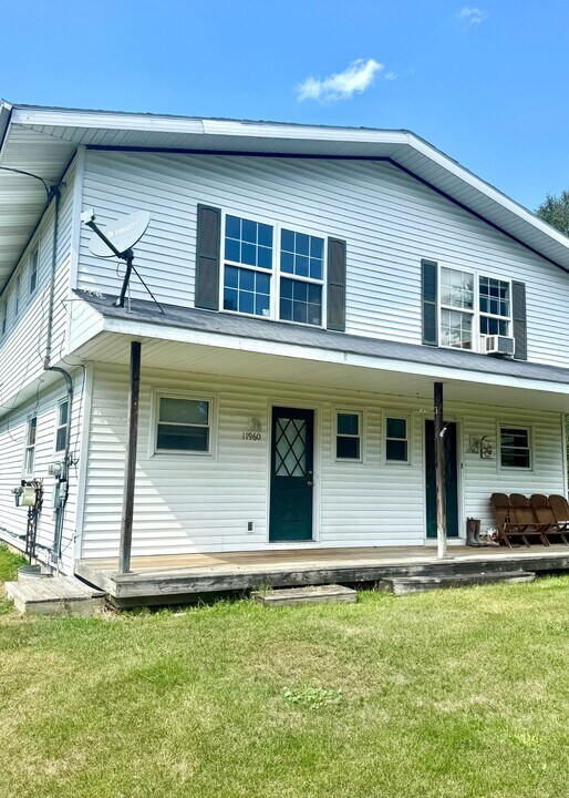 11960 Palatial Dr in Freeland, MI - Building Photo