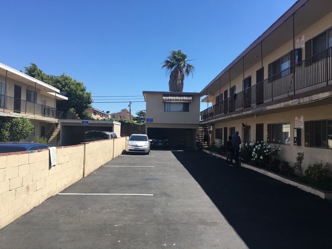 La Villa Verde Apartments in Torrance, CA - Foto de edificio - Building Photo