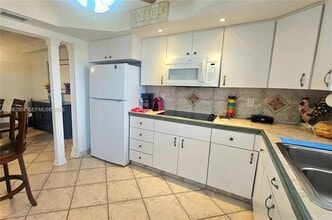 180 NE 12th Ave, Unit 10E in Hallandale Beach, FL - Building Photo - Building Photo