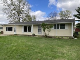 810 IL-121 in Mount Zion, IL - Building Photo