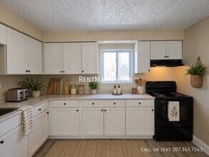 8 Hillside Ln, Unit 3 in Lewiston, ME - Building Photo - Building Photo