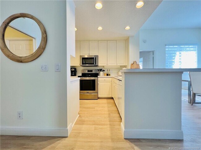 411 NE Plantation Rd in Stuart, FL - Building Photo - Building Photo