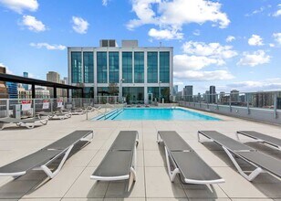 208 W Chicago Ave in Chicago, IL - Building Photo - Building Photo