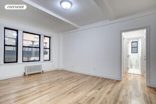 315 W 102nd St in New York, NY - Building Photo