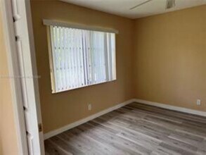 3129 Oakland Shores Dr, Unit A209 in Oakland Park, FL - Foto de edificio - Building Photo