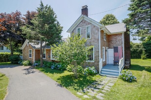 368 Pantigo Rd in East Hampton, NY - Building Photo