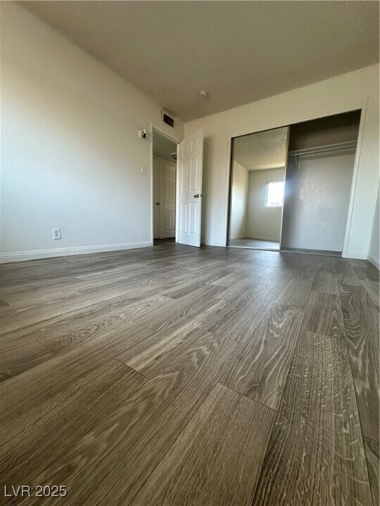 485 North Cir in Las Vegas, NV - Building Photo